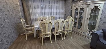 parca skaf: Klassik üslubda yemək otağı mebel dəsti Tərkib: - 1 ədəd böyük vitrin — 4