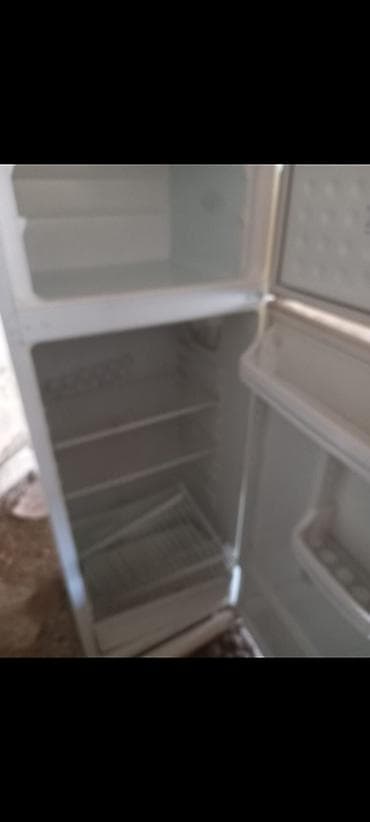 retro kameralar: İki qapılı soyuducu - Üst hissədə dondurucu bölmə, alt hissədə geniş — 2