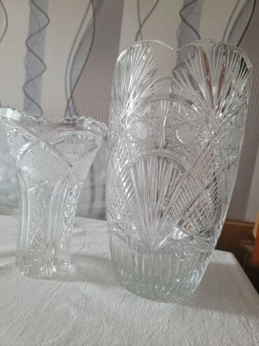 yaz gülləri: Xrustal Böyük güldan 30 az Xrustal Kiçik 20 azn . Iki meyvə vazı — 1