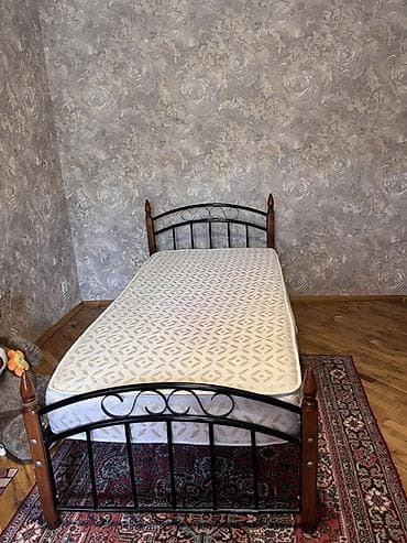 Çarpayılar: Tək nəfərlik çarpayı və döşək dəsti - Ölçü: təxmini 90×190 sm (tək — 2