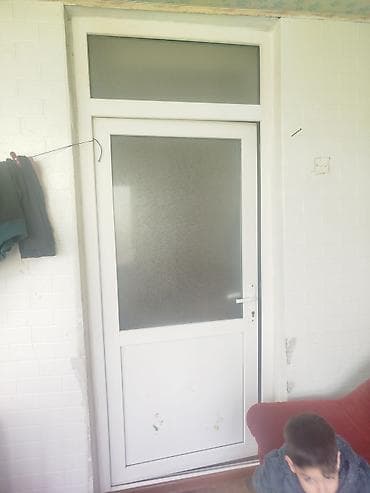 arka pencere: Taxta pencereler 1 ededi 10 man 2 denedi şüşələri üstündə 3 ədəd — 3