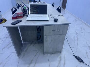 Офисные, игровые кресла: Qiymət 1 ədədə aiddir 
Masa və stul
6 ədəddir — 5