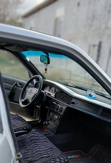 Avtomobil alışı: Mercedes-Benz 190 (W201): 1.8 l | 1992 il Sedan — 4