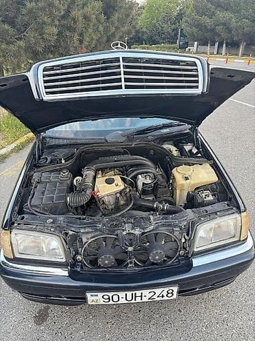 c 200 mercedes: Mercedes-Benz 220: 2.2 l | 1998 il Sedan — 6