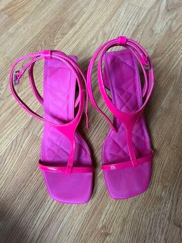 женские босоножки на танкетке: Bershka qadın sandaleti - Rəng: parlaq fuşya/çəhrayı - Model — 1