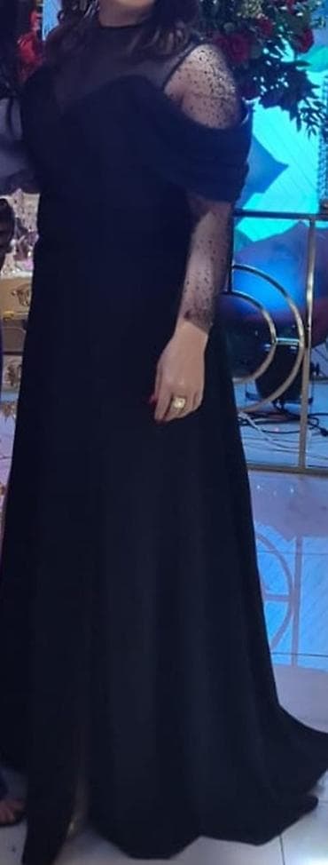 Qara ziyafət libası – uzun, axıcı ətəkli, elegant siluet