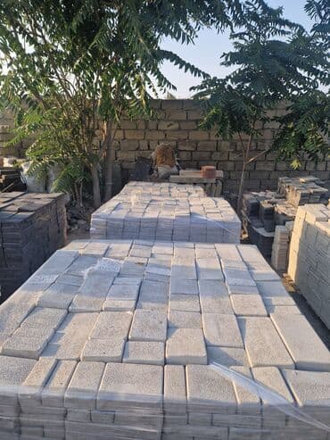 бетонный башмак для забора: Bu beton blok tikinti sahəsində dayaq kimi istifadə olunan, möhkəm və — 3