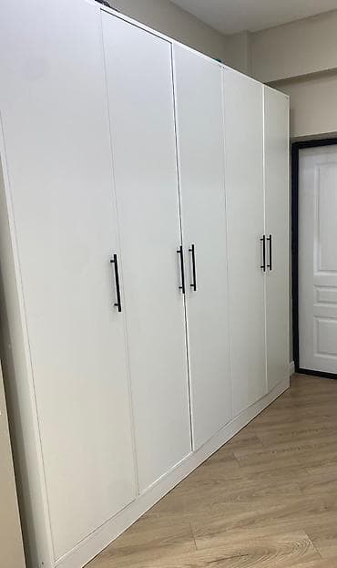 Dolab 600azn satılır. Ölçü 2,3×2,3. Bir neçə ay işlənib yaxşı