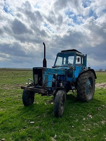 panarama ce kılas: Belarus MTZ tipli kənd təsərrüfatı traktoru - Rəng: mavi - Kabinli — 2