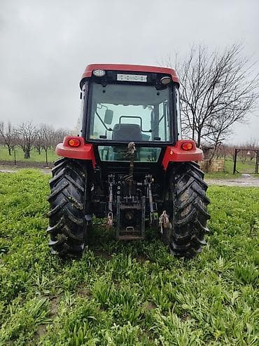 turbo az oka: Qırmızı kabinəli təkərli traktor Xüsusiyyətlər: - Tam qapalı — 5