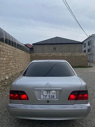 mercedes e 2: Mercedes-Benz 320: 3.2 l | 2001 il Sedan — 6