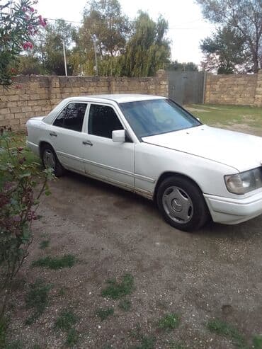 купить чехлы на авто: Mercedes-Benz E 200: 2 l | 1986 il Sedan — 3