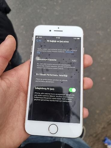 zeng sesi: IPhone 8, Qızılı — 3