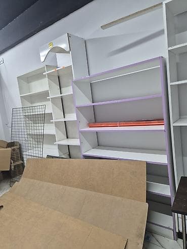 Mağaza üçün vitrin və rəf avadanlıqları komplekti. Komplektə