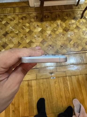 çat: IPhone 15, Ağ, Qırıq — 4