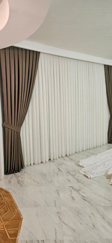 ucuz tul: Bu dəst tünd bənövşəyi rəngli iki qalın pərdədən və ortada yerləşən ağ — 15