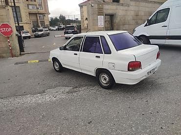 niva şini: Avtomobil: Sedanın kompakt sinfi Rəng: Ağ Kuzov: 4 qapılı sedan — 3