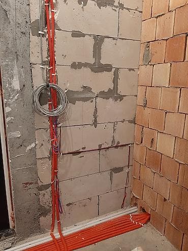 Fiqurlar: Elektrik ustası – ev və obyektlərdə elektrik işləri Peşəkar elektrik — 5