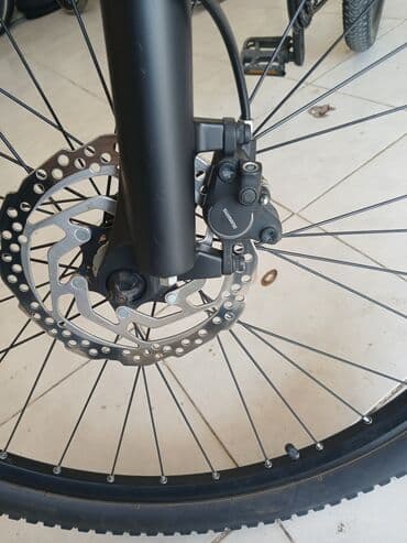 шоссейный велосипед trinx: Qara rəngli, Shimano Altus əyləc dəstəyi olan velosiped. Dəstək rahat — 9