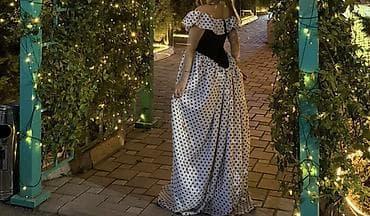 don: Zərif maxi don – ağ üzərində qara xallı print - Model: of-shoulder — 2