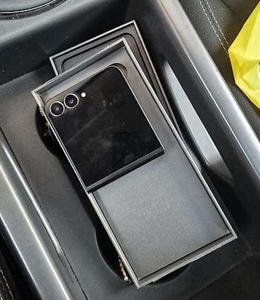 samsung fold 3: Samsung Galaxy Z Flip6, rəng - Qara — 3