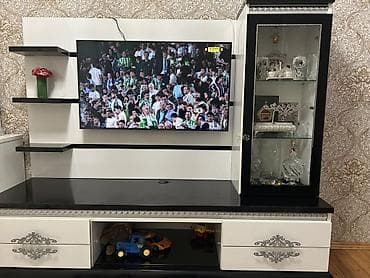 divar refleri: İşlənmiş, Düz TV altlığı, Polkalı, Şüşəli — 1