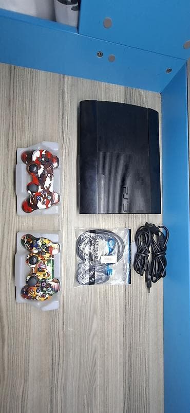 PlayStation 3 Super Slim oyun konsolu seti Paketə daxildir: - PS3