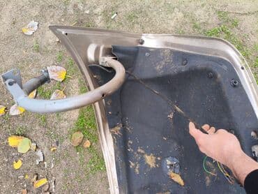 w210 radiator barmaqlığı: Məhsul: Avtomobilin arxa baqaj qapağı (metal) – bej/qızılı rəng — 6