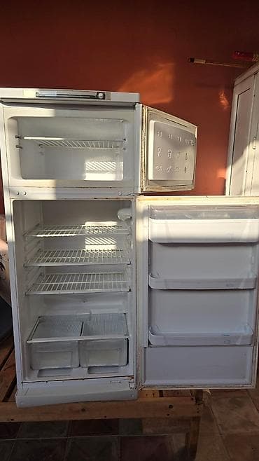 Indesit ikiqapılı soyuducu - Üst hissədə ayrıca dondurucu bölmə — 2