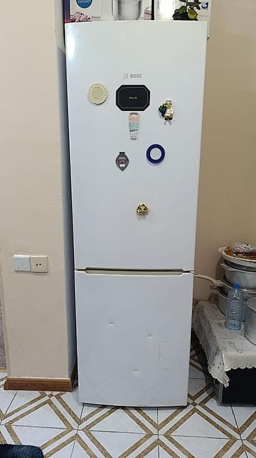 ev soyuducuları: İşlənmiş 2 qapılı Bosch Soyuducu Satılır, rəng - Ağ, Təkərli — 2