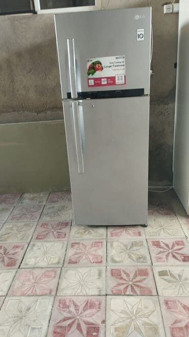 LG iki qapılı soyuducu (yuxarıda dondurucu, aşağıda əsas kamerа) -