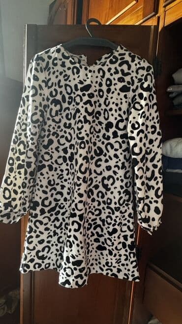 Платье размер 42/44 все в идеальном состоянии одеты 1-2 раза по 8