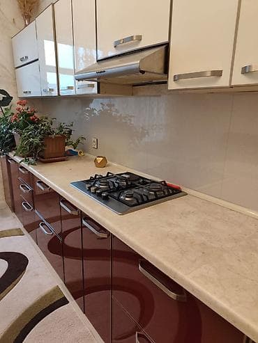 bağca stolu: Mətbəx mebel dəsti - Üst modul: parlaq krem rəngli asma şkaflar — 4