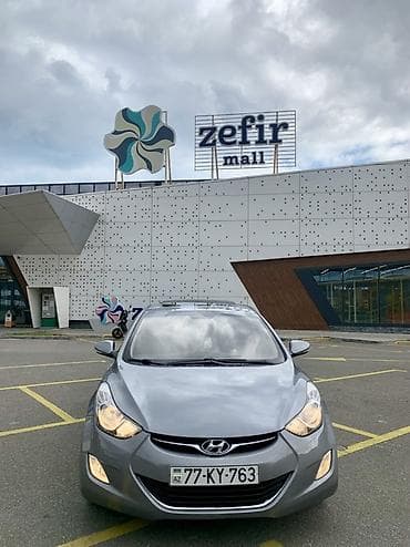 Hyundai Elantra: 1.8 l | 2011 il Sedan