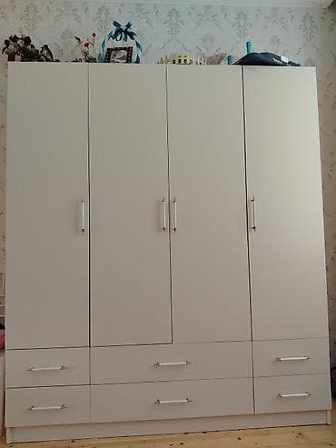 dola: Ağ rəngli, minimalist dizaynlı böyük paltar şkafı. - 4 qanadlı üst — 1