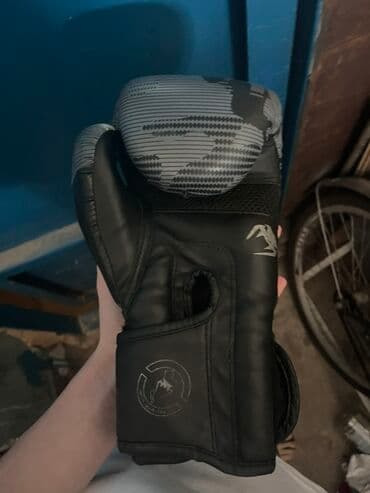 boks əlcəkləri: Venum boks əlcəkləri cırığı zadı yoxdur az işlənibdi təzə almışdım — 2