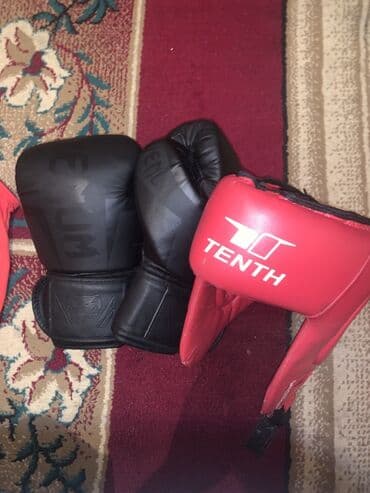 Maskalar, eynəklər: Boks dəsti - Qırmızı rəngdə boks forması: atlet və şort. Atletin ön — 2