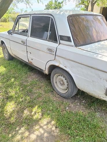 ucuz masnlar: VAZ 2106, ağ rəng, 4 qapılı sedan. Texniki və xarici xüsusiyyətlər: - — 4