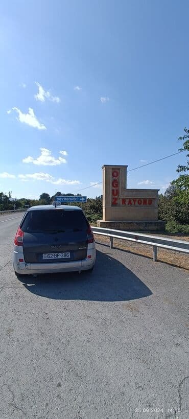 maşın oturacaq uzluyu: Renault Scénic minivan - Kuzov: 5 qapılı, tünd boz/gümüş iki rəngli — 2