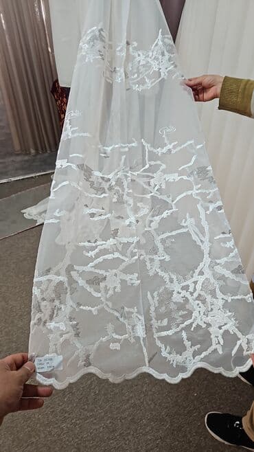 maqnit perde: Zərif ağ tül pərdə, üzərində incə naxışlarla bəzədilib. Otağınıza — 1