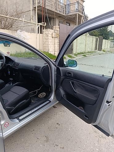 teker 18: Volkswagen Golf: 1.6 l | 2001 il Hetçbek — 2