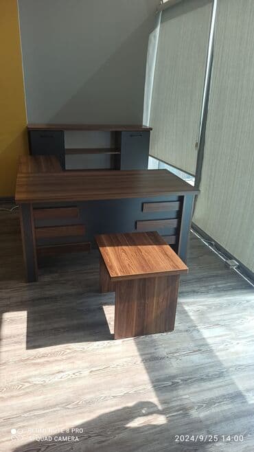 bərbər mebelləri: Ofis mebel dəsti - L‑şəkilli iş masası: Üst səth qoz ağacının — 1