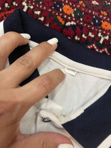 uşaq üçün məktəb köynəyi: Ağ rəngdə, qısaqol polo köynəyi. Tünd göy yaxalıqlı və qol — 2