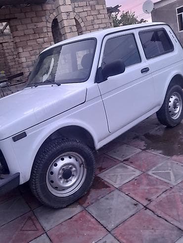 Lada Niva (VAZ 2121) – ağ rəngli, 2qapılı klassik ili 2012 satilir lalafo.az -da Lada Niva (VAZ 2121) – ağ rəngli, 2qapılı klassik ili 2012 satilir
