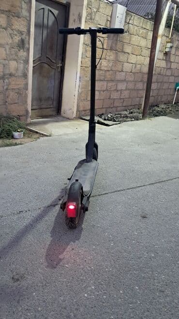 elektron gitara: İşlənmiş Elektrik samokat 12", 501 - 750 Vt, 26 - 35 km/s, Ünvandan götürmə — 3