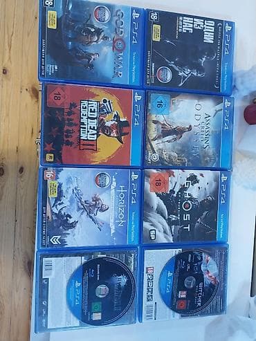 philips xenium x700: PS4 üçün oyun diskləri toplusu. Şəkildə görünən oyunlar: - God of War — 1