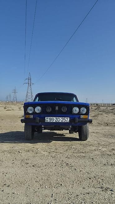 VAZ 2106, mavi rəng, sedan kuzov. Xüsusiyyətlər: - Klassik 4 faralı