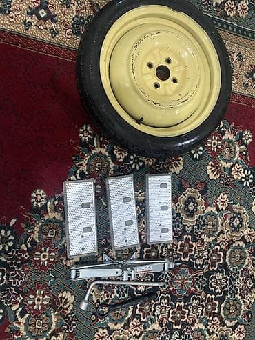 hacar nabor: Tayota fielder ucun ehtiyat təkər və yol kənarı dəstləri - Kompakt — 1