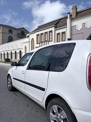 Skoda: Skoda Roomster: 1.6 л | 2012 г. 155000 км Хэтчбэк — 4