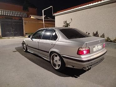 inci aku: BMW 3 series: 2 l | 1992 il Sedan — 4